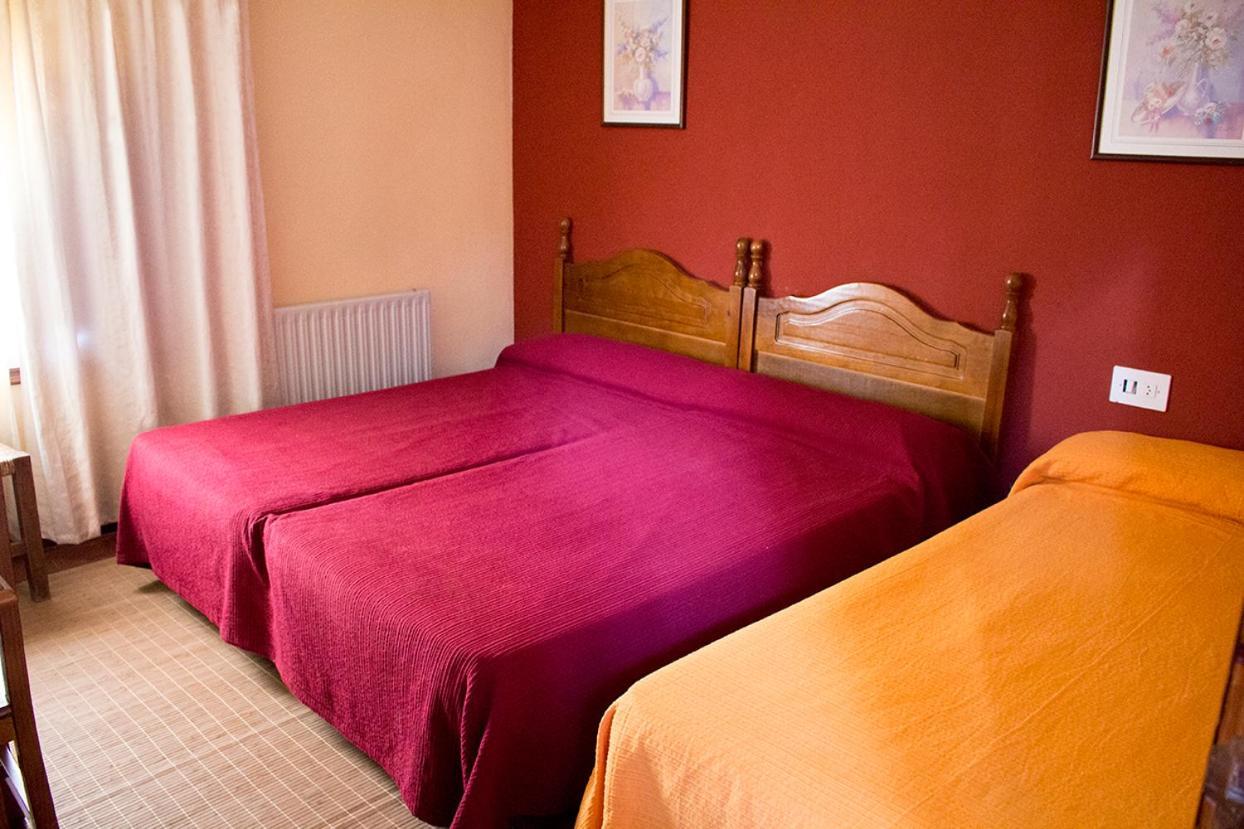 Hostal Del Tajo Пералехос-де-лас-Тручас Екстер'єр фото
